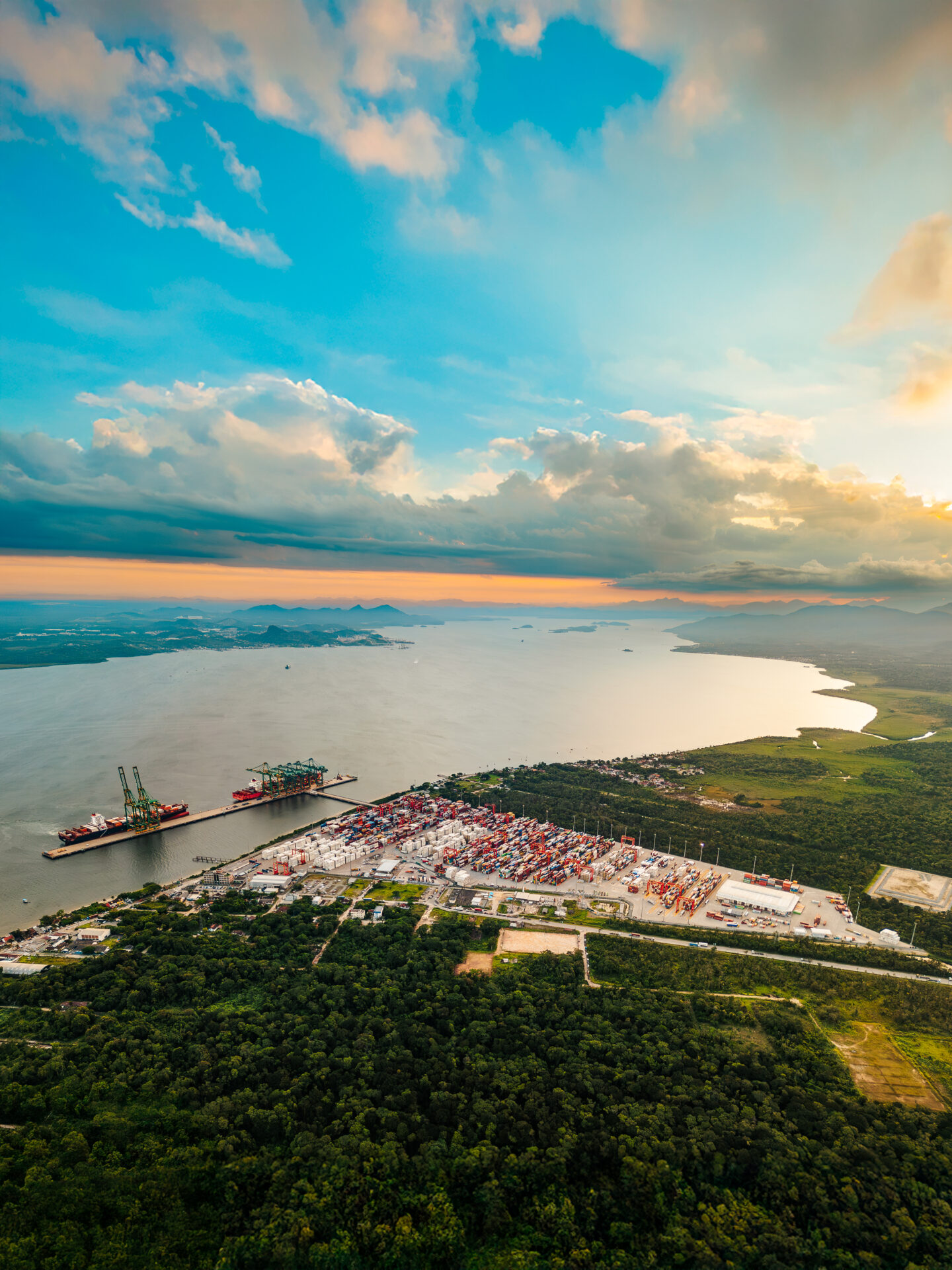 Porto Itapoá - Vista Aérea ao Pôr do Sol